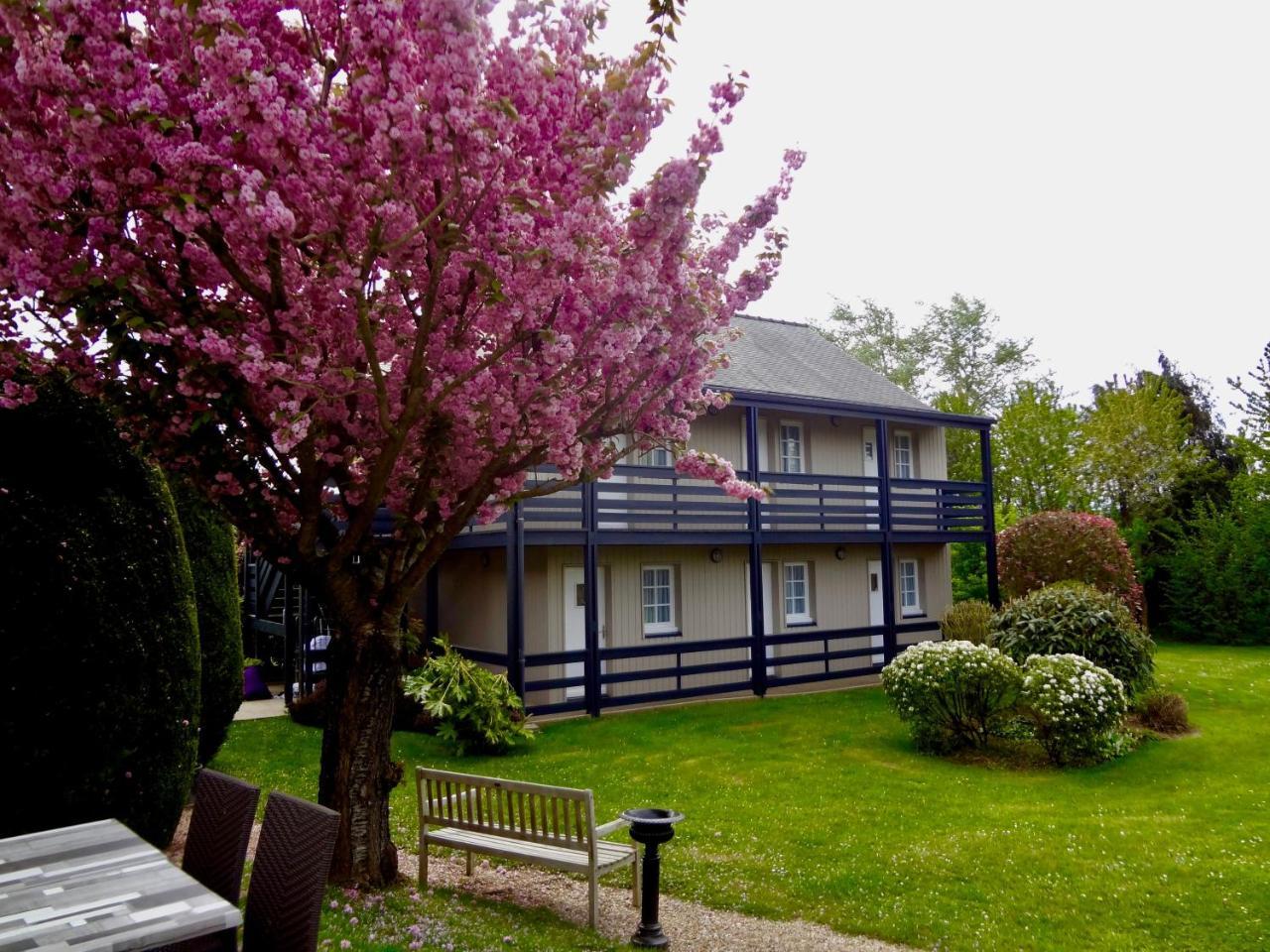 Hotel Nuit Et Jour - La Maison De Lucile Cancale Bagian luar foto